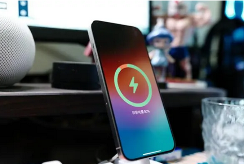 宁化苹果15换屏服务分享用什么充电器给iPhone15充电更好 